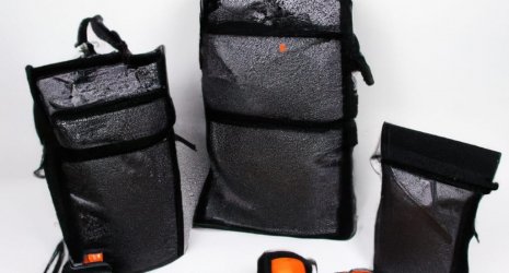¿Las bolsas de transporte para cámaras ofrecen protección contra cortocircuitos eléctricos?
